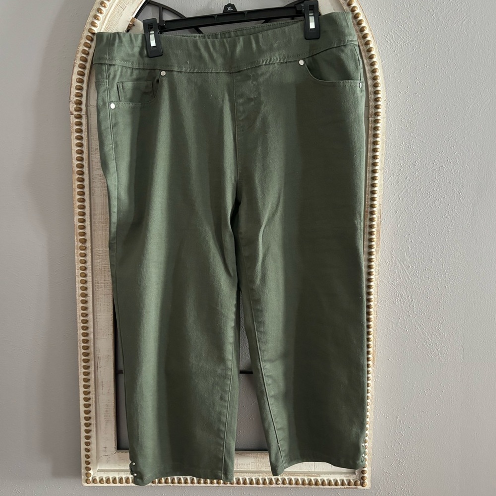 14/16 olive green cropped pants